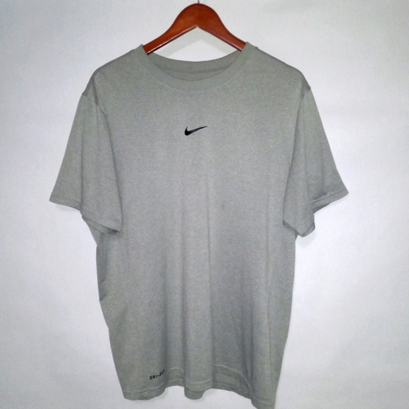 Nike dri-fit shirt loose fit moisture wicking workout shirt men's size large